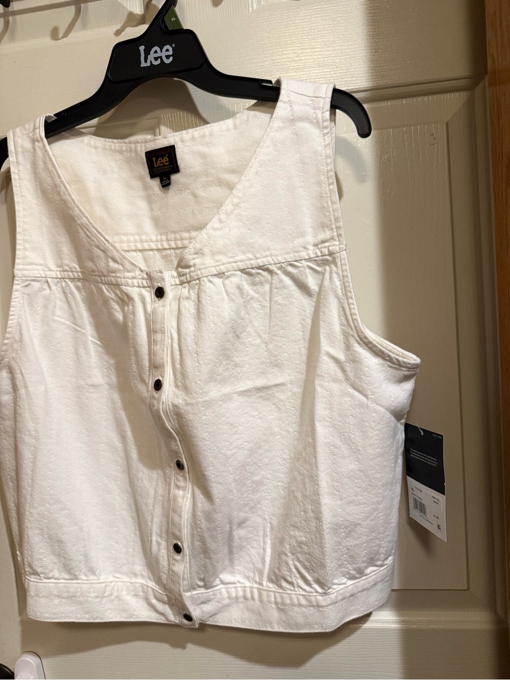 Lee White Sleeveless Button-Front Vest - Picture 6 of 17